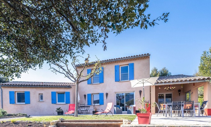 Mollans-sur-Ouveze Villa | Charming villa facing the Ventoux, 1km from the village with heated swimming pool.