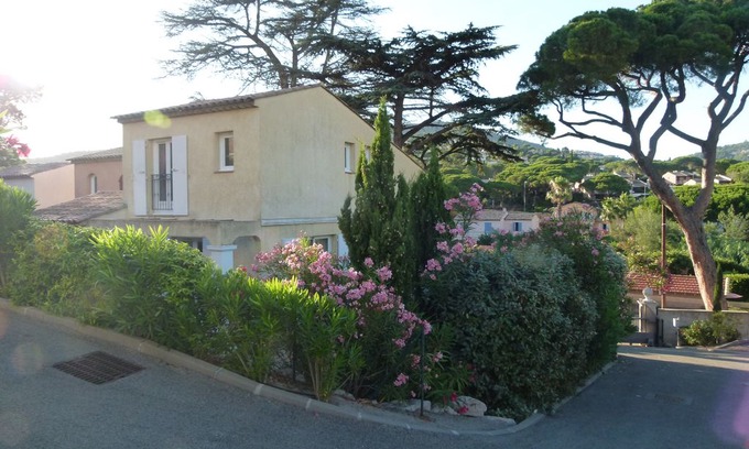 Plage de la Garonnette Villa | Charming Villa 150 meters from the beach with terrace and garden for 6 people