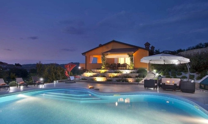 Karojba Villa | Charming Villa Diora with a swimming pool and wellness area