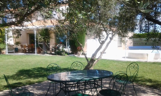 Arles Villa | Charming villa with pool, Spa, Wi-Fi, Horse riding, 15 ha of meadow