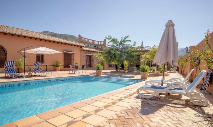 Padul Villa | Charming Villa in Padul with Private Pool Open 01/04-01/10