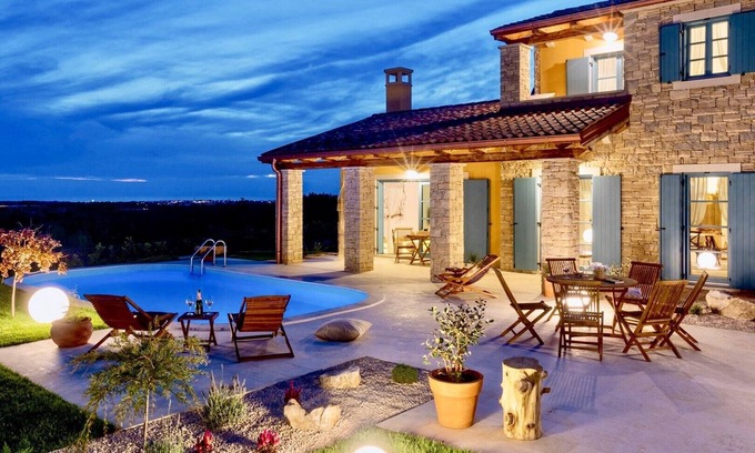 Vardica Villa | Charming villa LA PERLA with pool, jacuzzi and sea view near Umag