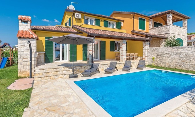 Nova Vas Villa | Charming Villa Maria Villanova with a swimming pool
