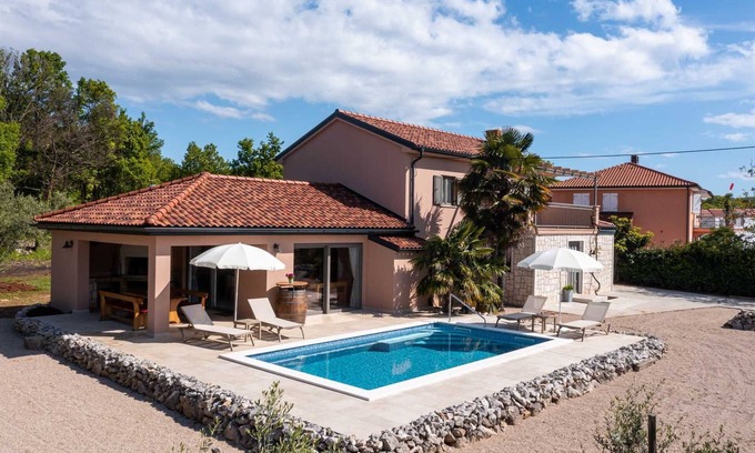 Malinska-Dubasnica Villa | Charming Villa Oliveti with Pool & Sauna