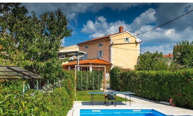 Bubani Cabin | Charming Villa only 10 minutes drive from the sea