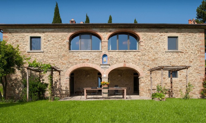 Arezzo Villa | Charming villa surrounded by organic vineyards with private pool
