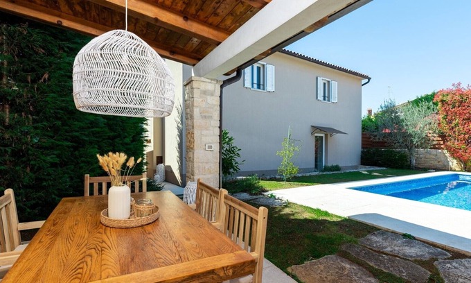 Nova Vas Villa | Charming Villa ViN with swimming pool