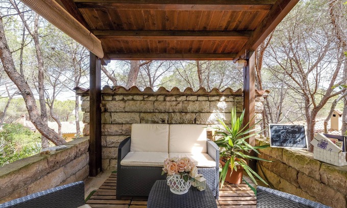 Narbolia House | Charming "Villa Viola" close to the Beach with Sea View, Terrace & Garden