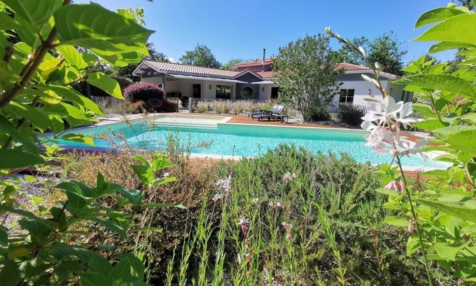 Biscarrosse House | Charming villa with heated pool in lush greenery!