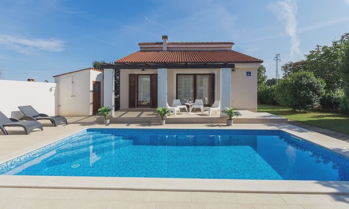 Liznjan Villa | Charming villa with pool near Pula