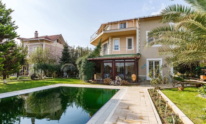 Mollafeneri Villa | Charming Villa with Pool and Garden in Gebze