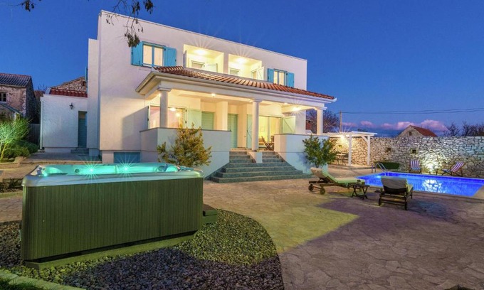 Nin Villa | Charming villa with private heatable pool