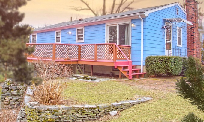 Warwick House | Charming Vintage 3B Home less than 5 miles from PVD airport