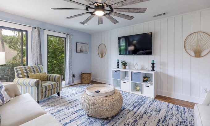 Palmetto Dunes Condo | Charming | Walk to Beach | Pet Friendly | QG588