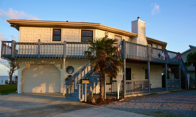 Currituck County House | Charming Water Front Cottage at the Outer Banks with private dock