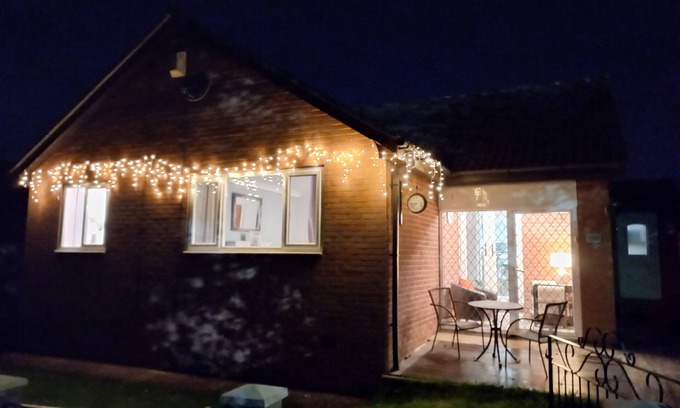 Rotherham House | Charming Wentworth Lodge with countryside views