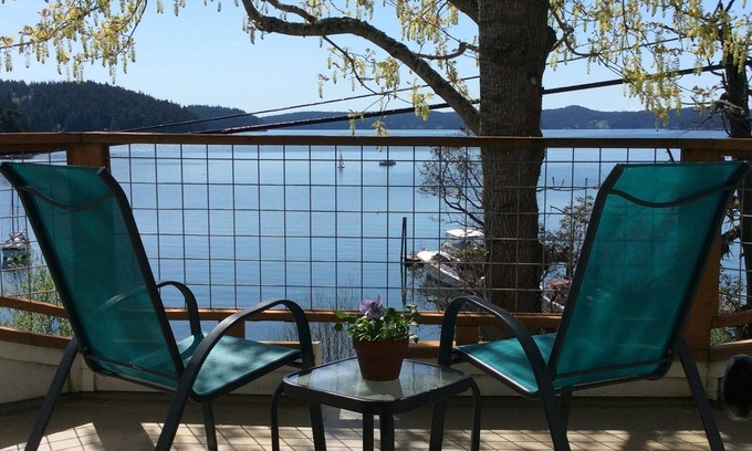 West Sound Apartment | Charming West Sound studio apartment with beach access!