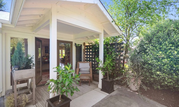 El Verano House | Charming Wine Country Cottage - 1.5 m to Sonoma Plaza