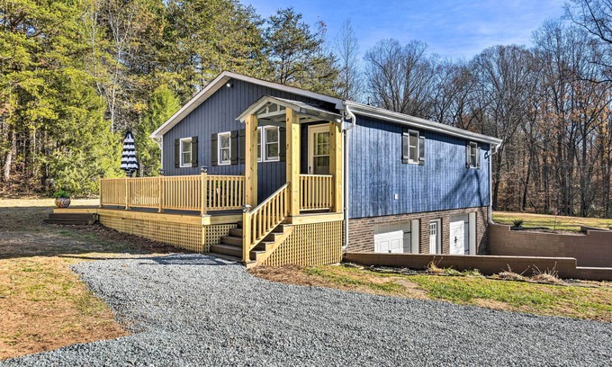 Yadkinville Cottage | Charming Yadkin Valley Cottage w/Deck & Yard