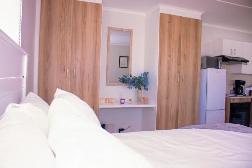 Witfield Apartment | Charms and bows studio apartment -near ORT airport