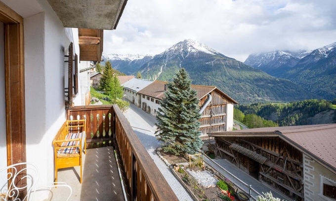 Vna Apartment | Chasa Rosa 1: 3.5-room apartment in the idyllic and sun-drenched mountain village of Vnà