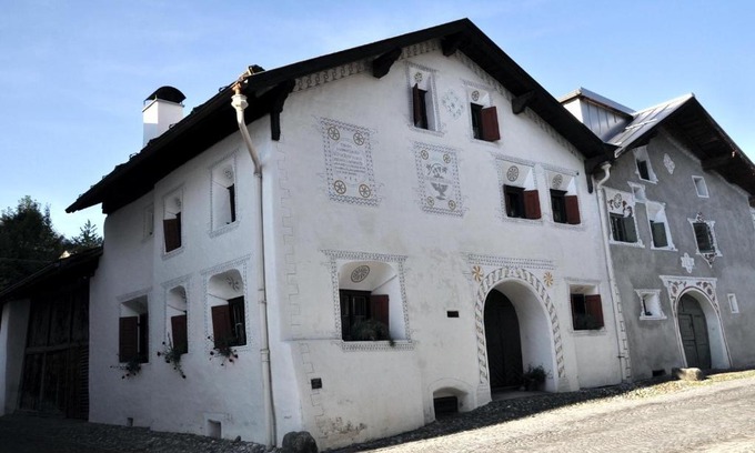 Engadin Scoul House | Chasa Schombrina