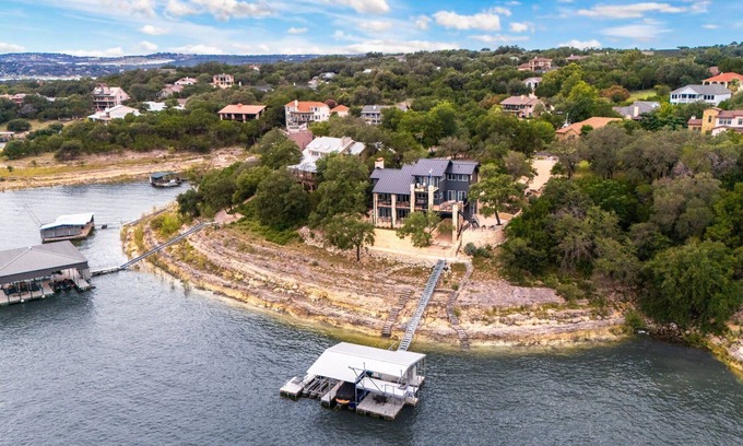 Point Venture House | Chasing Summer - Private Lakefront Luxury on Lake