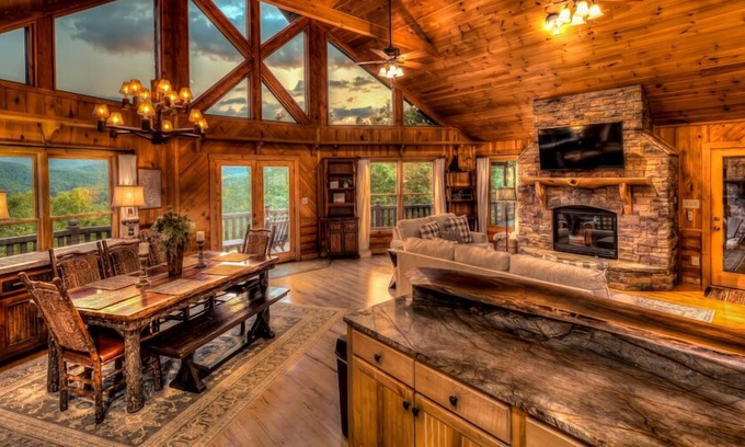 Blue Ridge Cabin | Chasing Views | Mountain Views | Pet Friendly | Gated Community | Hot Tub | Fire Pit |Shuffleboard