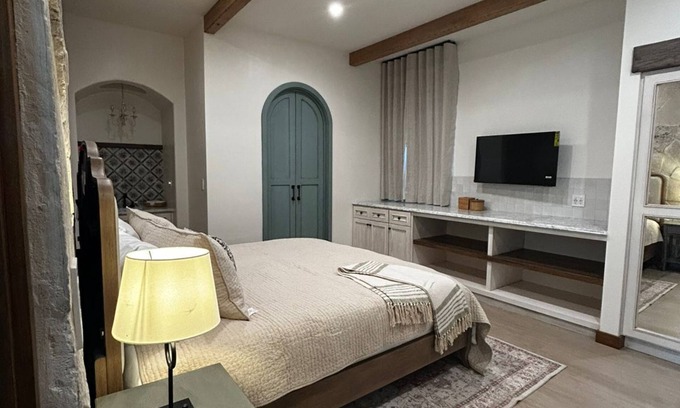 Valle de Guadalupe Hotel | Chateau del valle