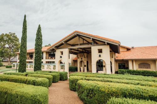 Pokolbin Resort | Chateau Elan At The Vintage