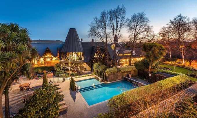 Riccarton Hotel | Chateau on the Park - Christchurch, a DoubleTree by Hilton