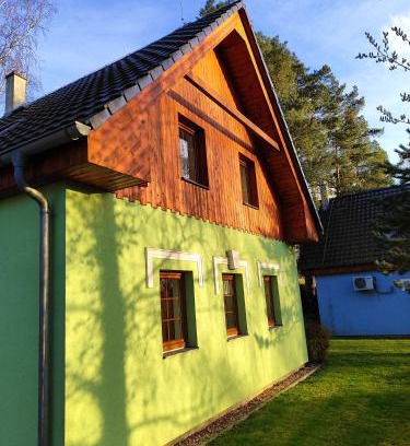 Tyn nad Vltavou House | Chaty Koloděje-ubytování u řeky v soukromém areálu-GREEN