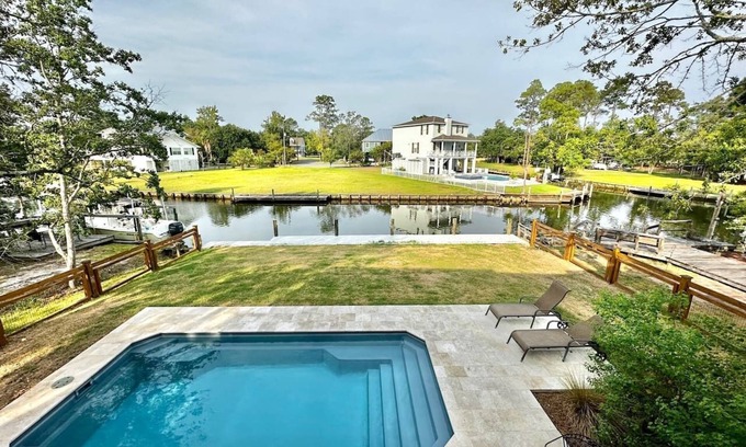 Pass Christian House | Cheerful 2-Bedroom Home on the Water with a Pool