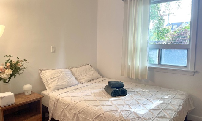 Norseman Heights House | Cheerful 2-bedroom with garden, free-parking
