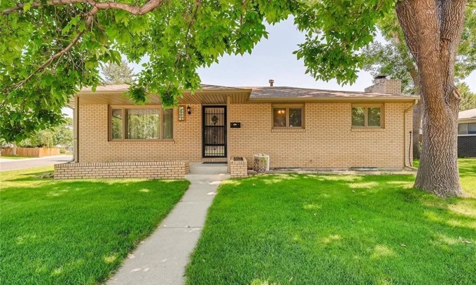 Loveland House | Cheerful 3 bedroom 2 blocks from Lake Loveland! Great place for families.