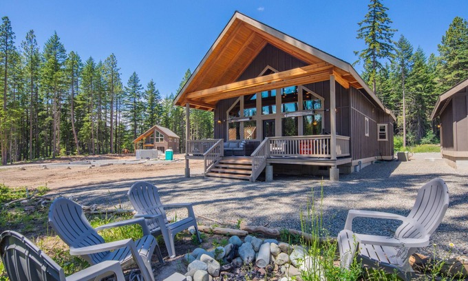 Ronald Cabin | Cheerful 3 Bedroom Cabin in Roslyn Ridge