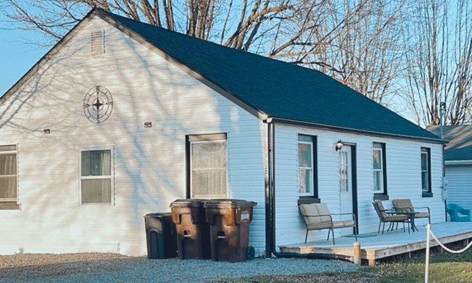 Lakeview House | Cheerful 3-Bedroom Home with Indoor Fireplace