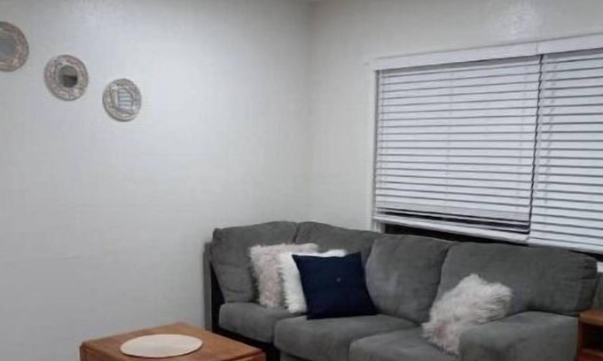 Bloomington House | Cheerful 3-bedrooms home in Rialto