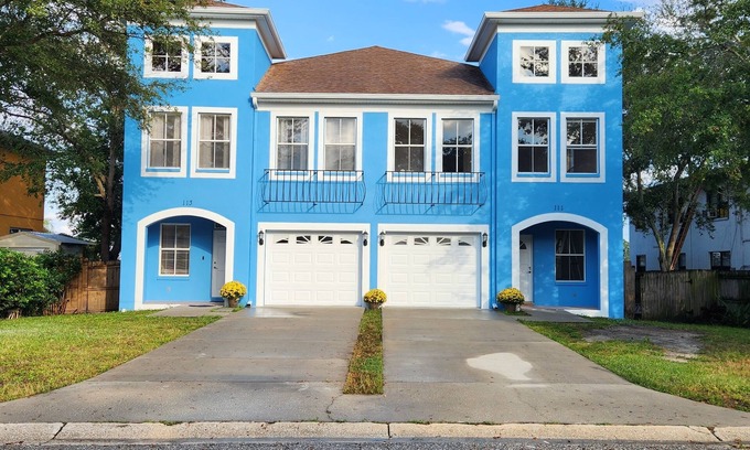 Clearwater House | Cheerful 4 bedroom house near Clearwater Beach! Pet Friendly.