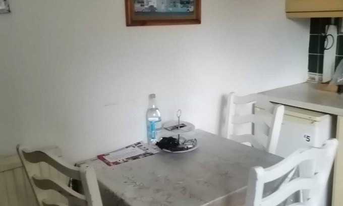 Manchester House | Cheerful Home with Free Parking on the Road