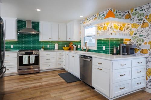 Ashwaubenon House | Cheese Head Hideaway by Simple Life Rentals