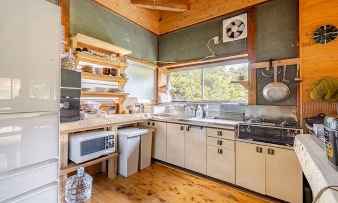 Minamiizu Cabin | Cherry blossoms and rape blossoms color February, and a cherry blossom festival is held in Minami Izu! Stroll through the famous hot spring resort area and enjoy spring in a healing cabin. 」