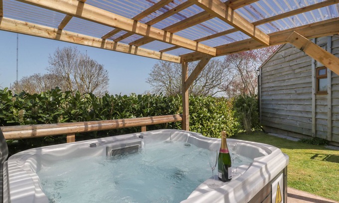 Watchet Cottage | CHERRY LODGE, romantic, luxury holiday cottage in Williton
