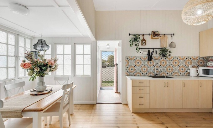 Toowoomba House | Cherry Tree Cottage! CBD Magic!