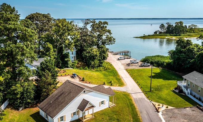 Dutton House | Chesapeake Bay Home: 200 Ft to Boat & Fish!