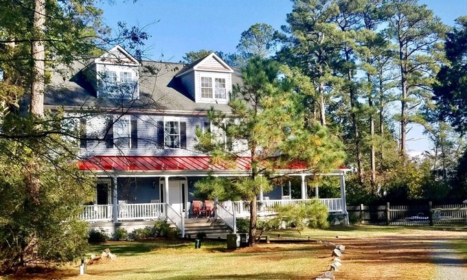 Woolford House | Chesapeake Waterfront- 7bd/5ba, Beach, Pool, Pets, Dock