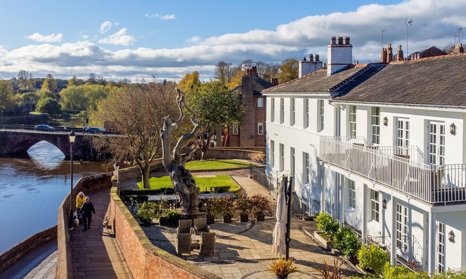 Chester House | Chester’s Finest Holiday Home with Breath taking River Dee Views and Historic Elegance