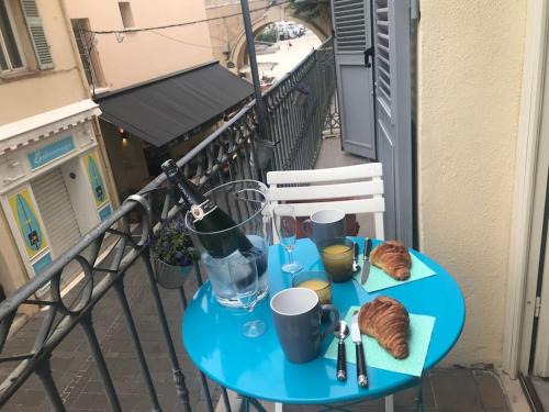Antibes City Centre Apartment | CHeZ FANNY - Ravissant 2 pièces avec balcon