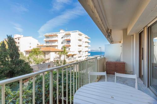 Cap-d'Antibes Apartment | Chez J-P - 100m beach 2-4pers terrace sea view pool garage