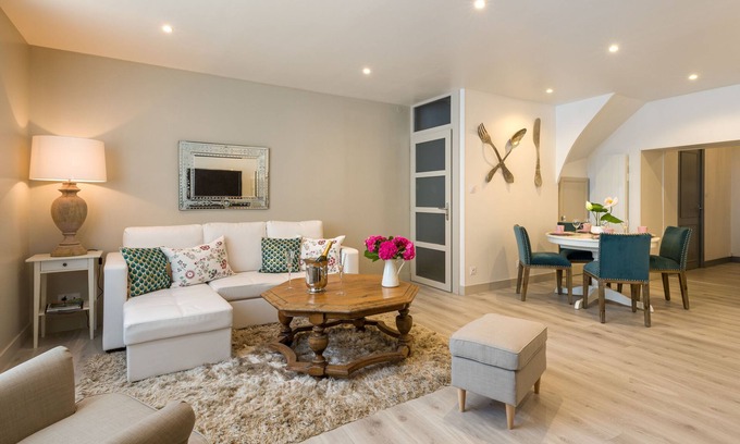 Passenans House | "Chez la Tante Louise" charming private apartment